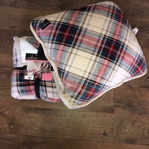 Cuddl Duds blanket and pillow